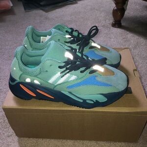 Adidas Yeezy Boost 700